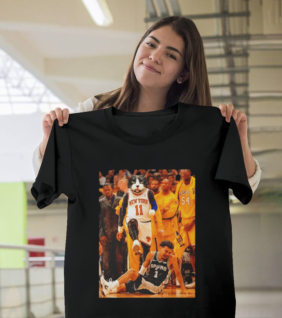 New York Knicks 11 Cat Dunks On Spurs Player Victor Wembanyama With Crowd And Lakers Players T-Shirt
