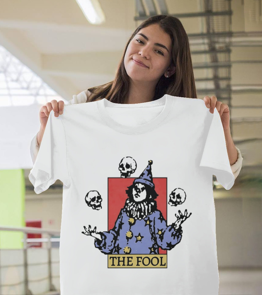 The Fool Juggling Skulls Tarot Style Wizard Hat And Stars T-Shirt