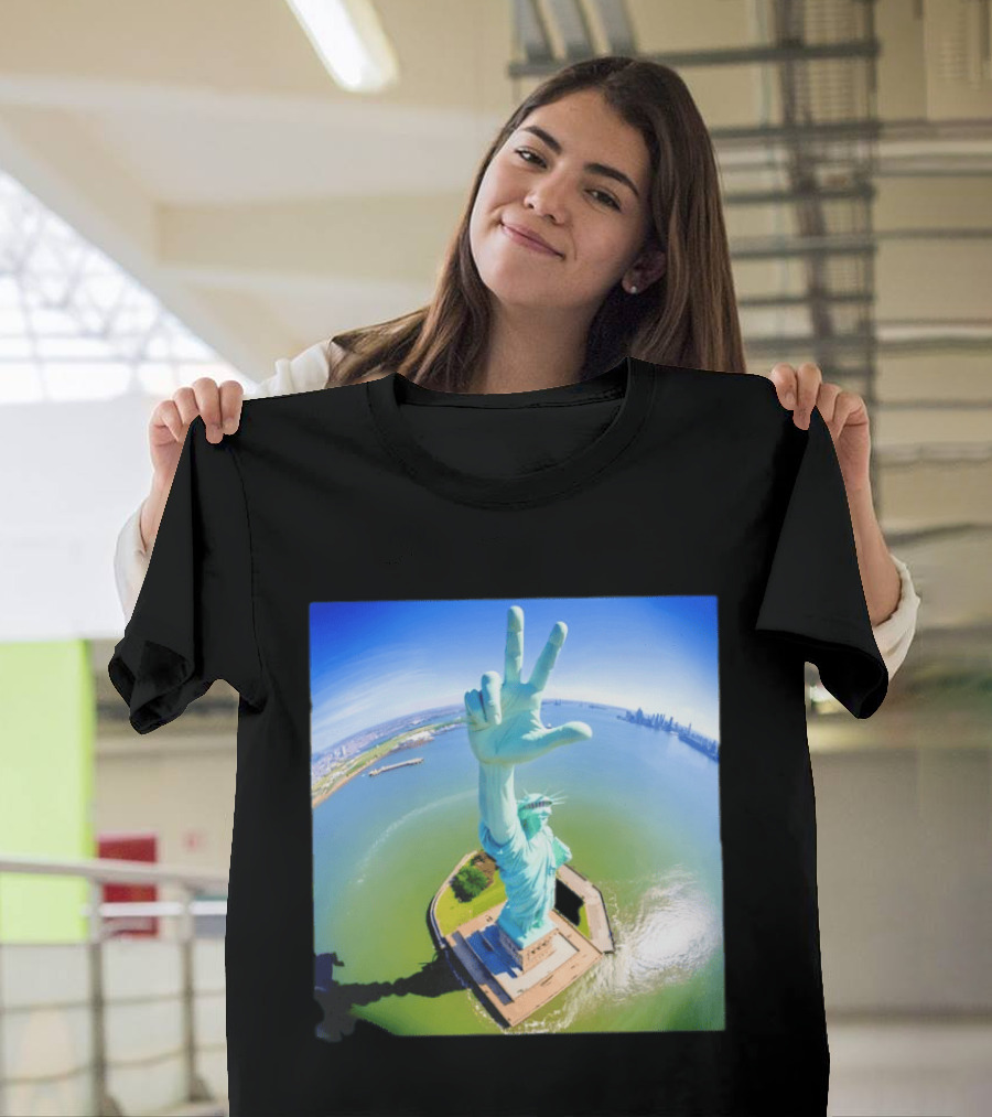 Jalen Brunson Statue Of Liberty Victory Gesture Photo T-Shirt