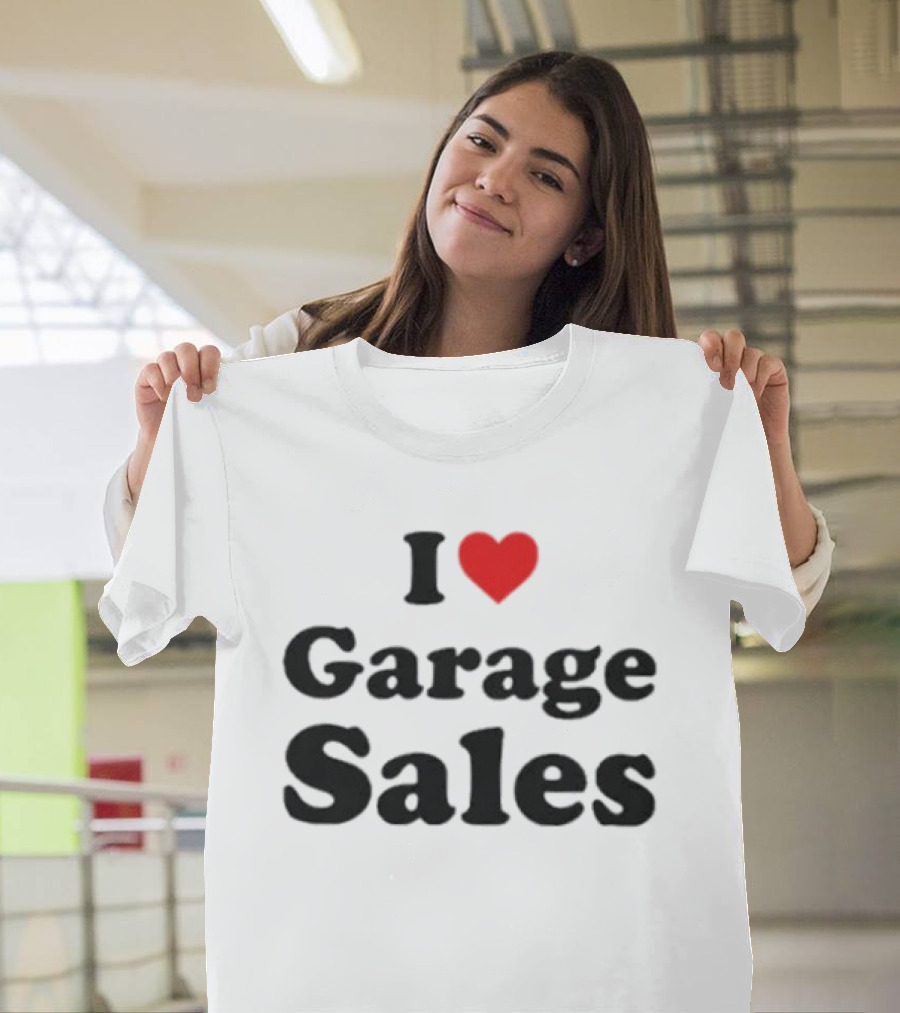 I Heart Garage Sales Retro Style Enthusiast Appeal T-Shirt