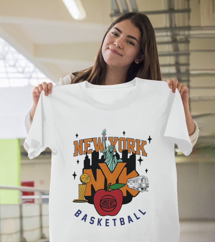 New York Knicks NYK Big Apple Basketball Statue Subway Skyline T-Shirt