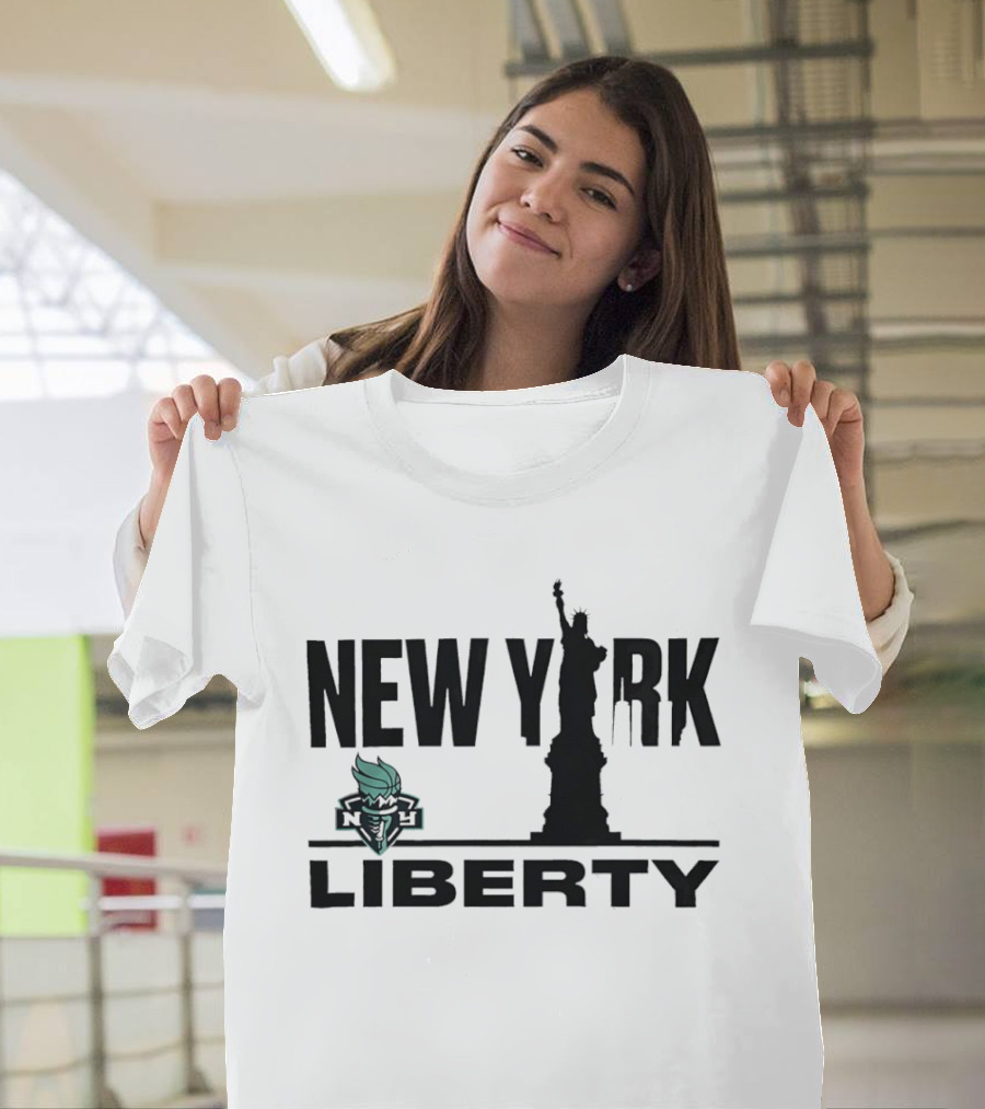 New York Liberty WNBA Basketball Statue Of Liberty Skyline T-Shirt