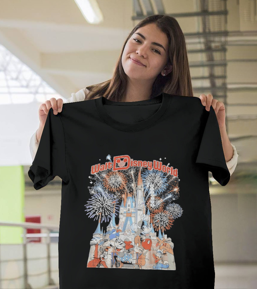 Walt Disney World Castle Fireworks Mickey Minnie Goofy T-Shirt
