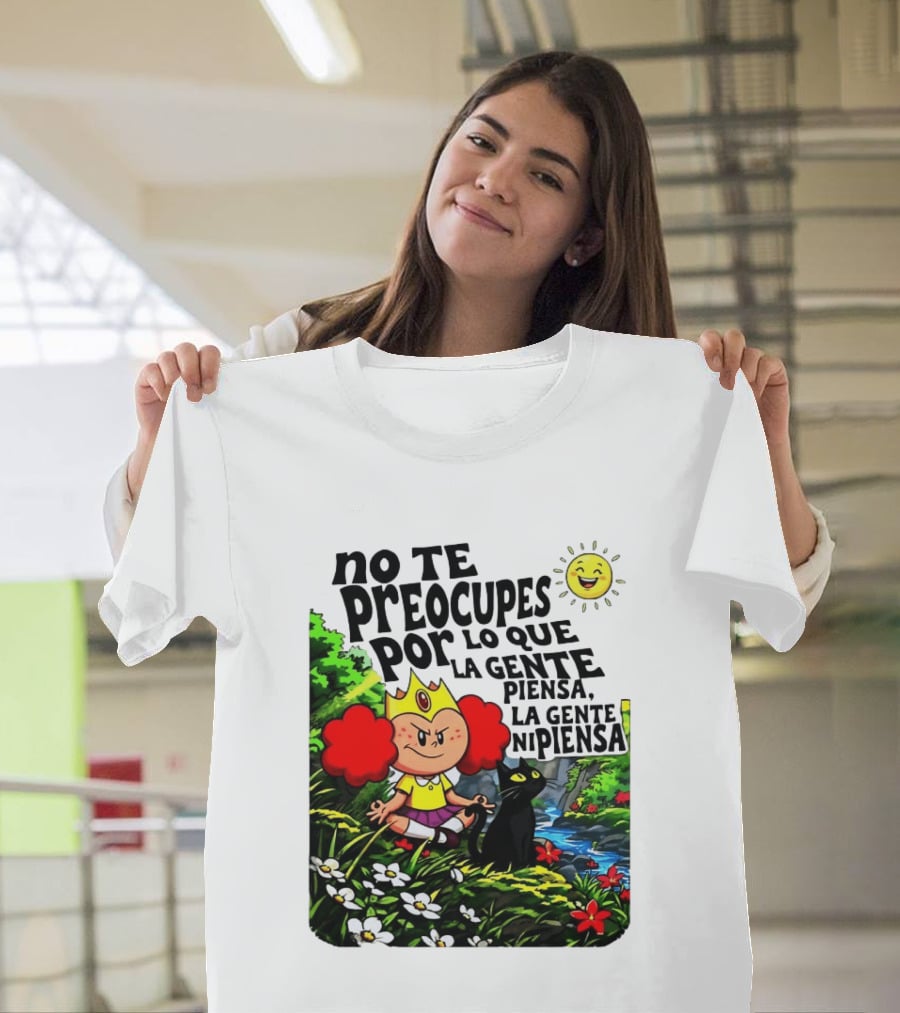 No Te Preocupes Por Lo Que La Gente Piensa Meditando Chica Corona Gato T-Shirt