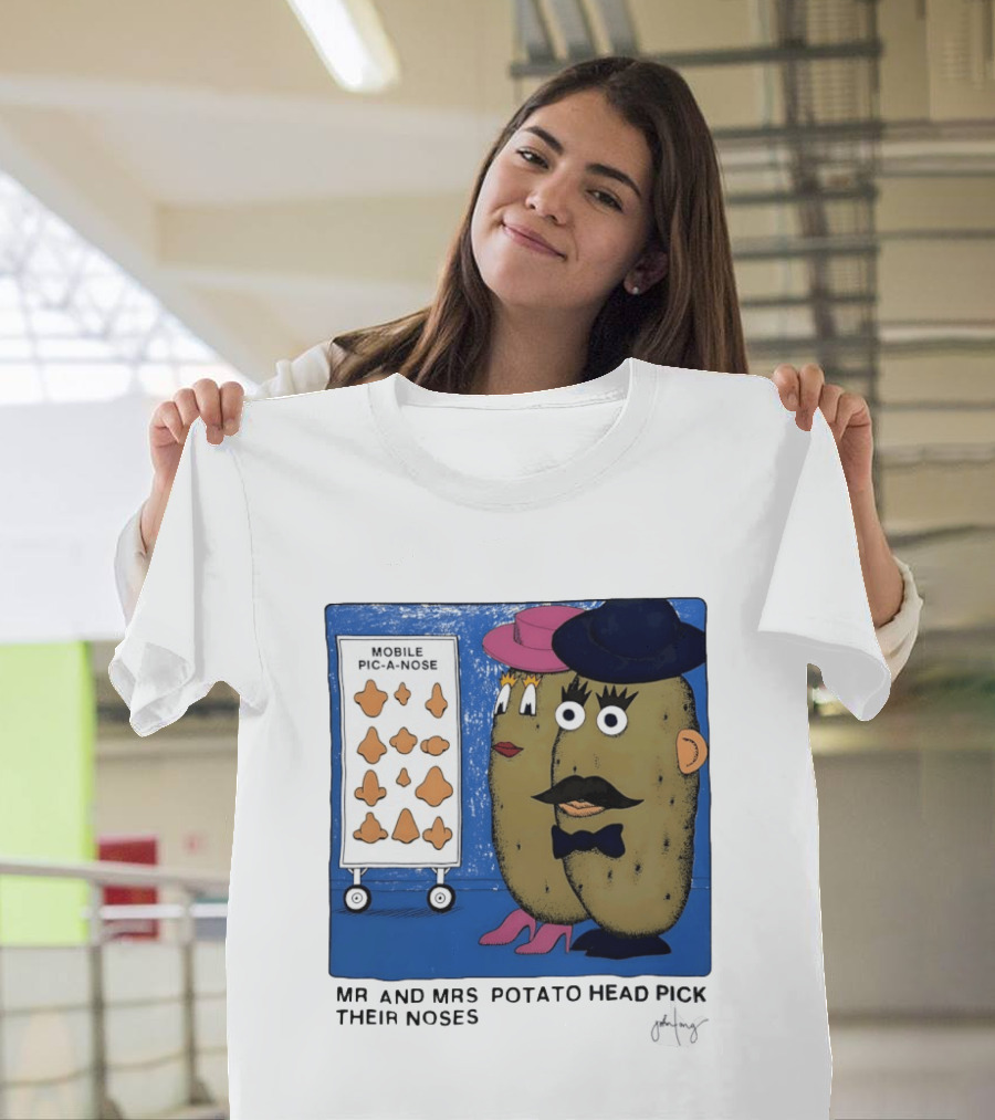 Mobile Pic A Nose Mr And Mrs Potato Head Pick Their Noses T-Shirt