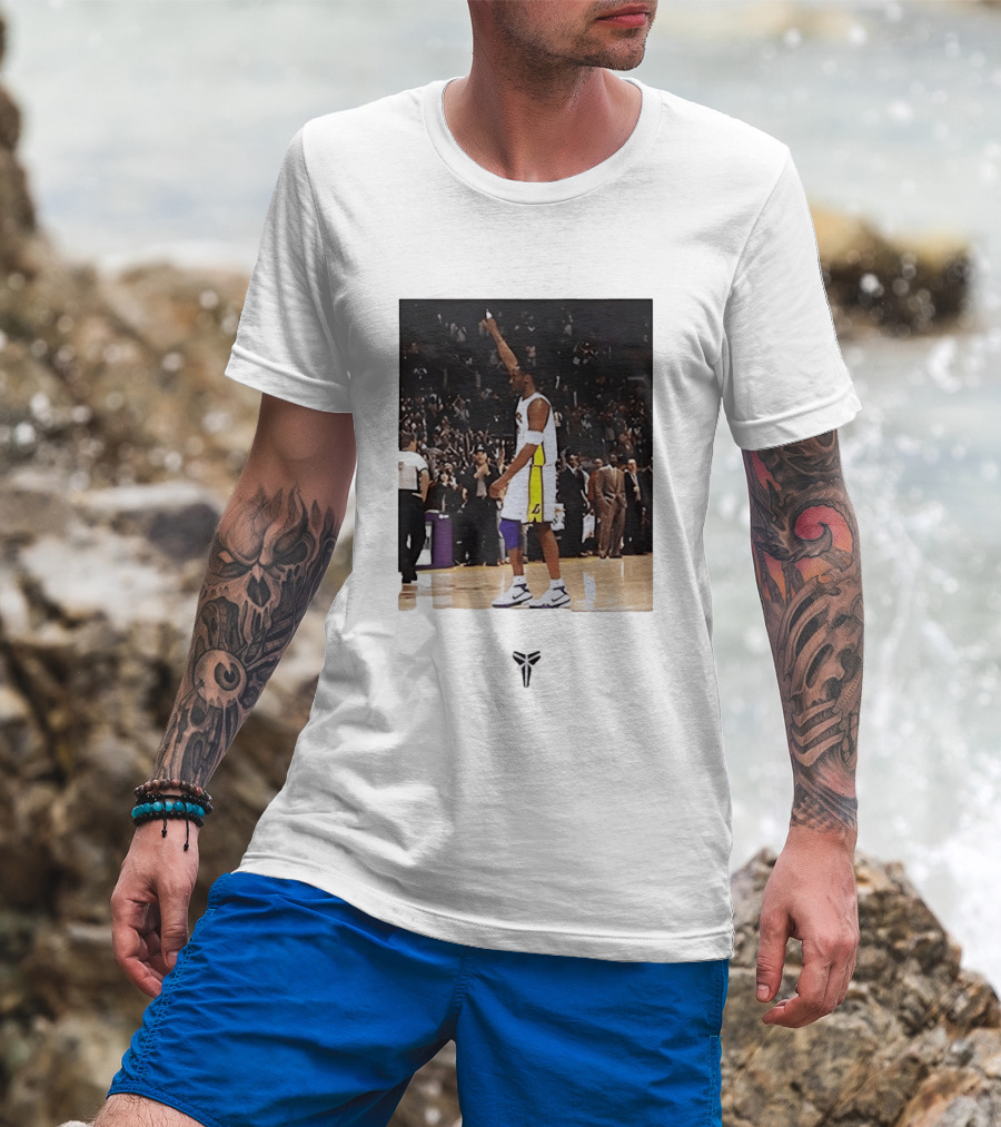 Kobe Bryant Los Angeles Lakers NBA Iconic Court Celebration T-Shirt