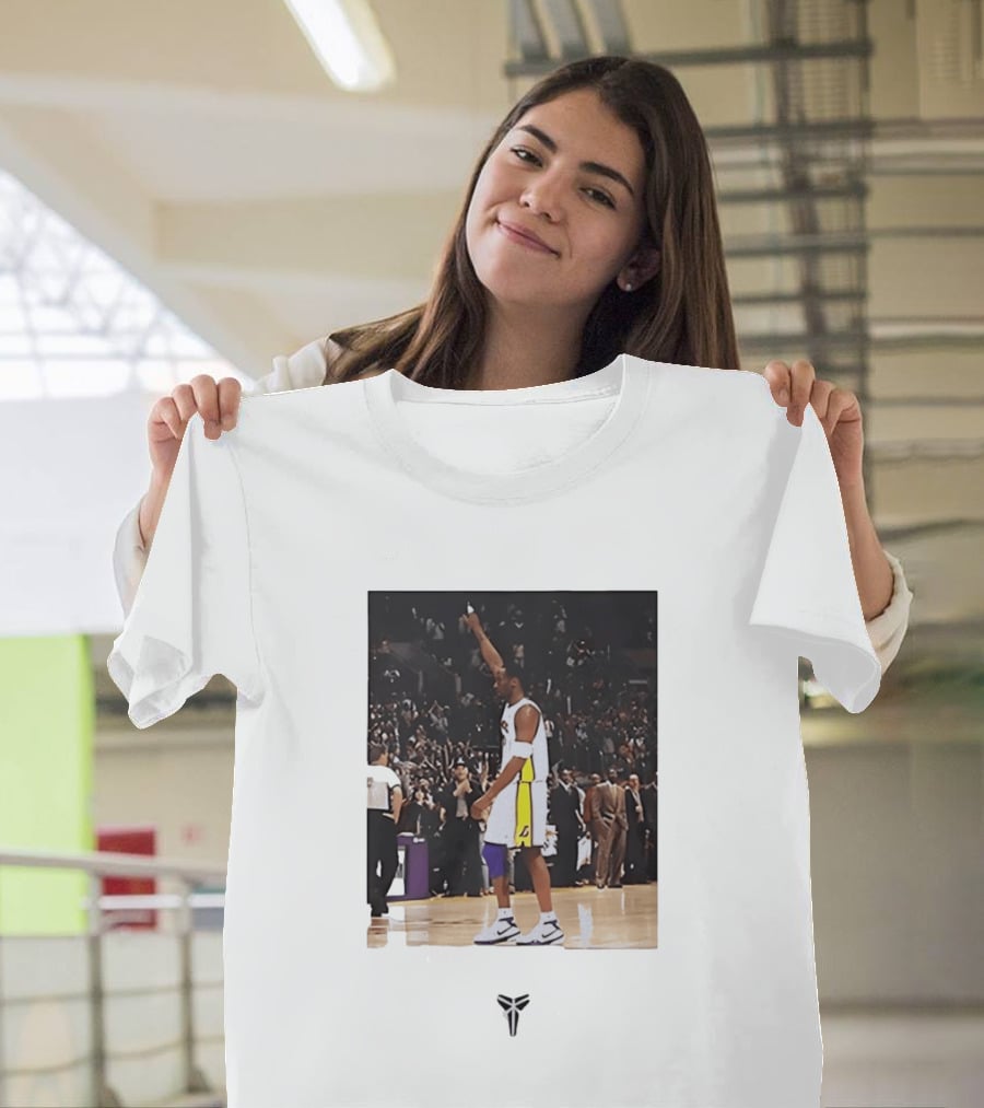 Kobe Bryant Los Angeles Lakers NBA Iconic Court Celebration T-Shirt