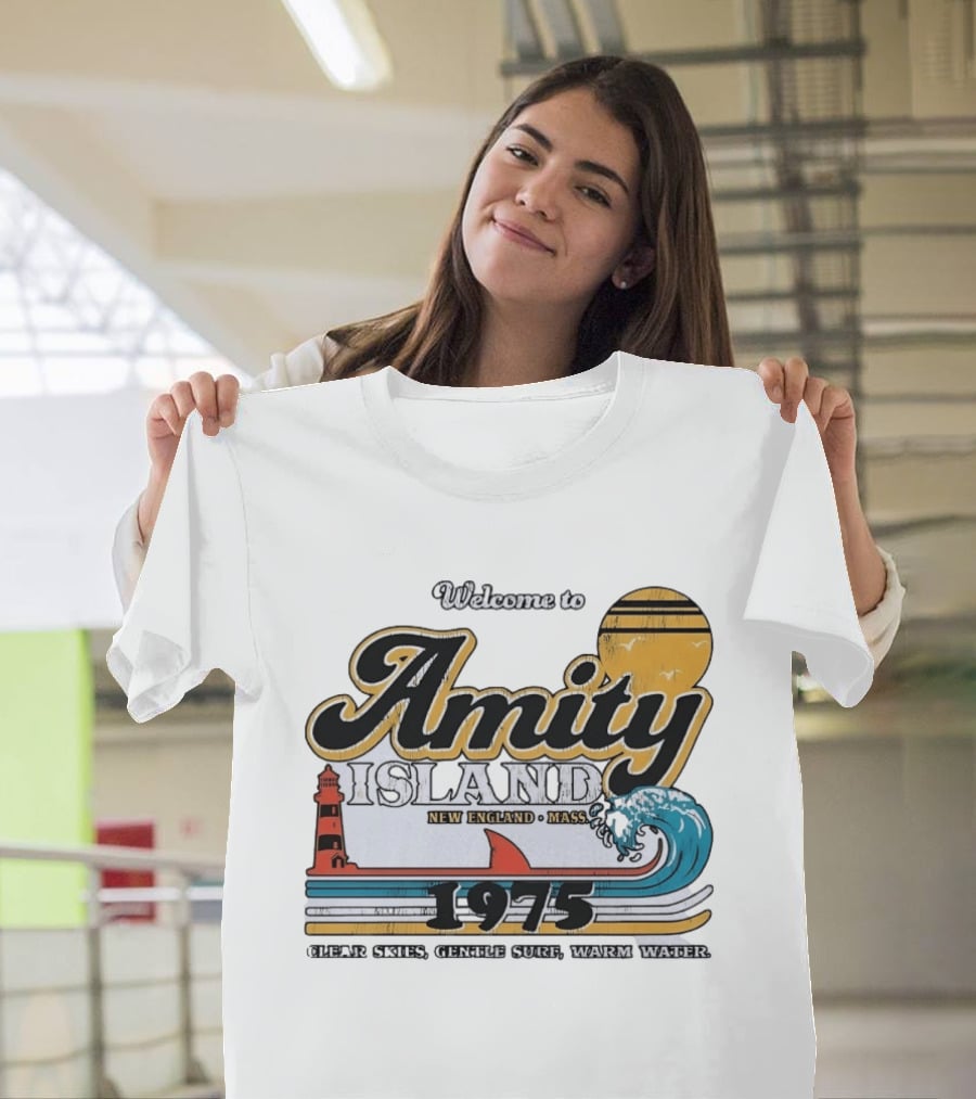 Welcome To Amity Island 1975 New England Massachusetts Lighthouse Wave Ocean Sun T-Shirt