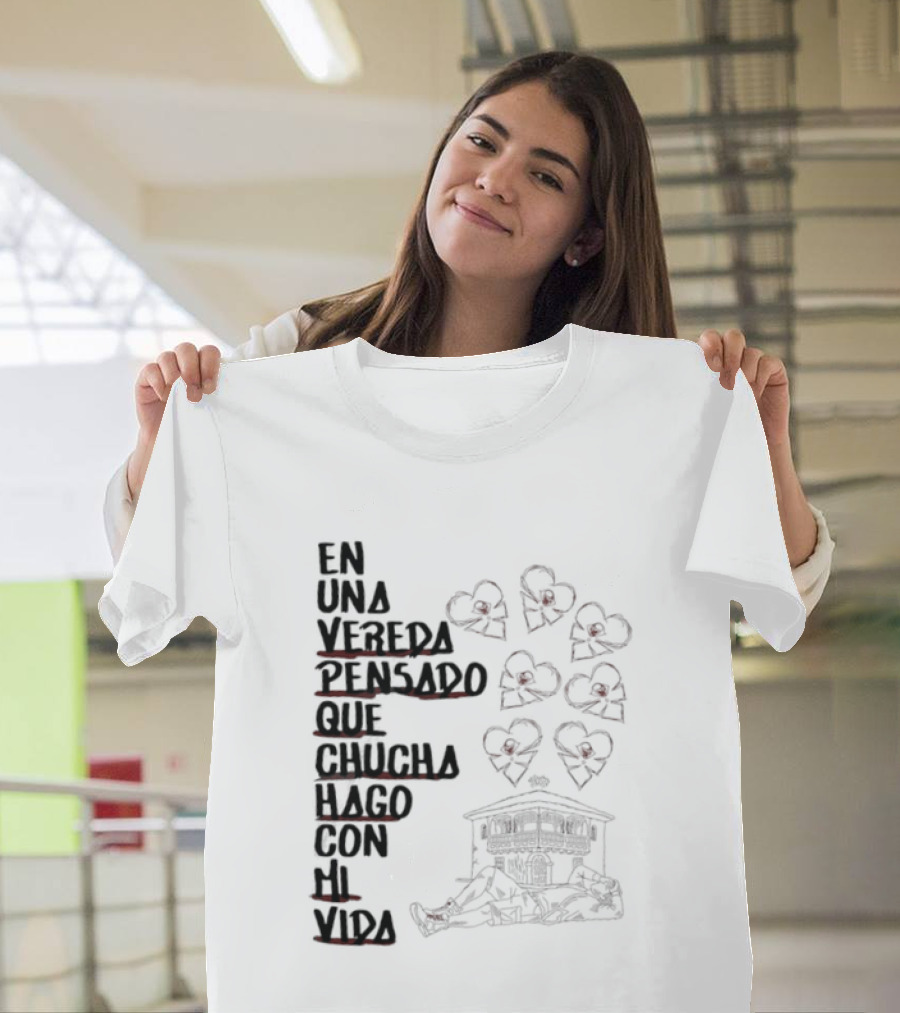 En Una Vereda Pensado Que Chucha Hago Con Mi Vida Corazones Casa Ilustración T-Shirt