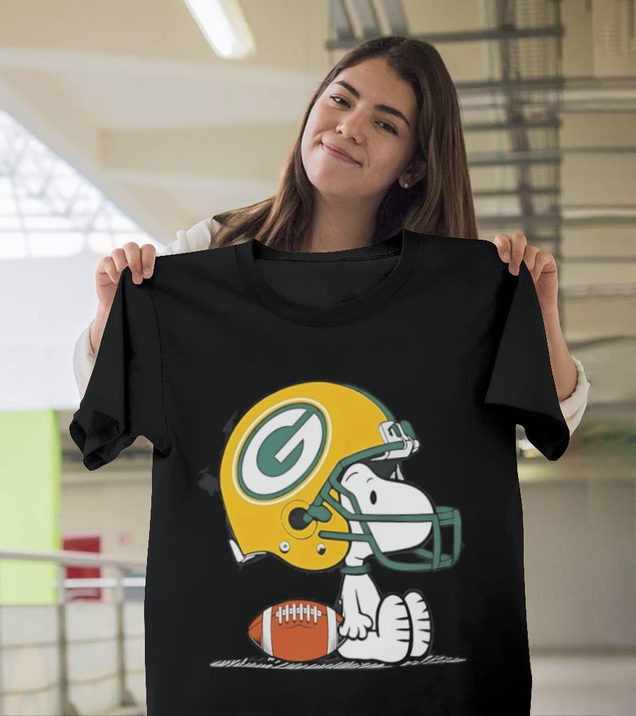 Snoopy Green Bay Packers Football Helmet Collaboration With Peanuts T-Shirt