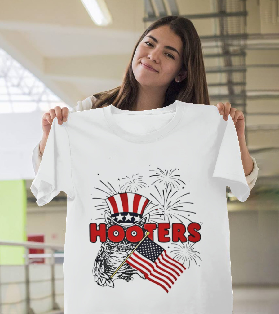 Hooters Uncle Sam Owl USA Flag Fireworks Celebration T-Shirt
