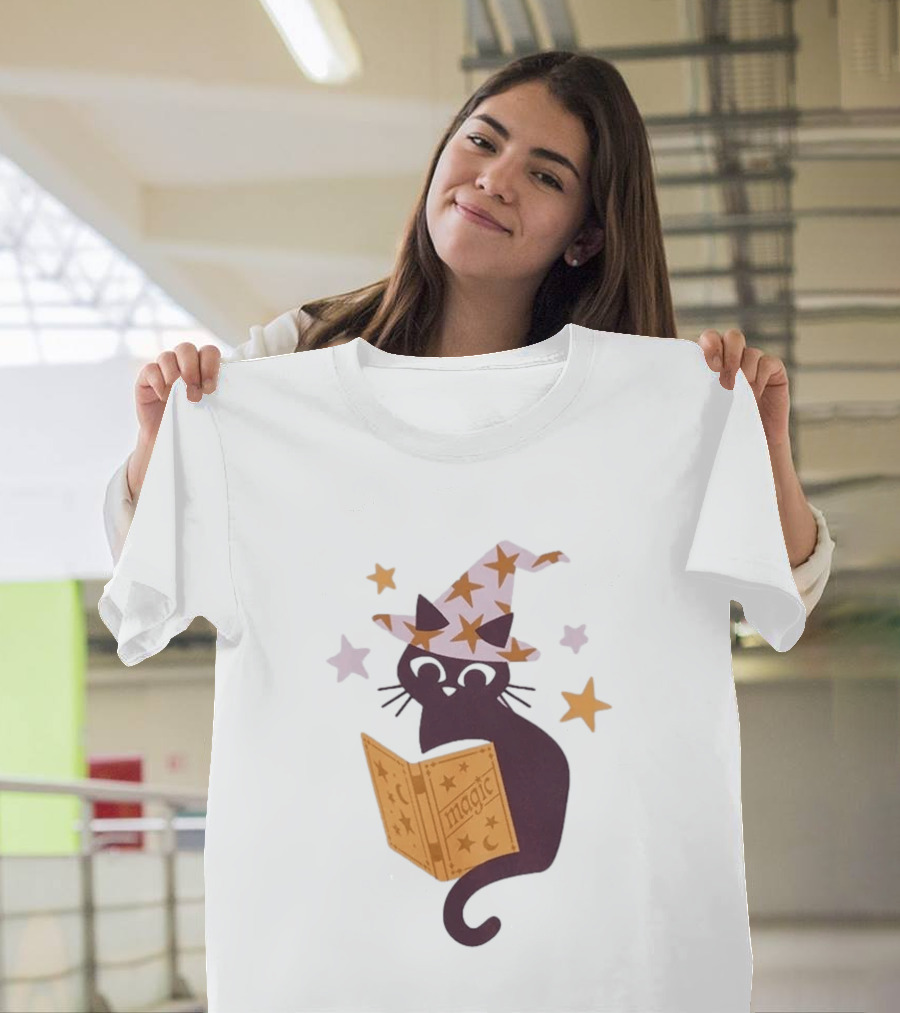 Magic Cat In Witch Hat Reading Spell Book With Stars T-Shirt