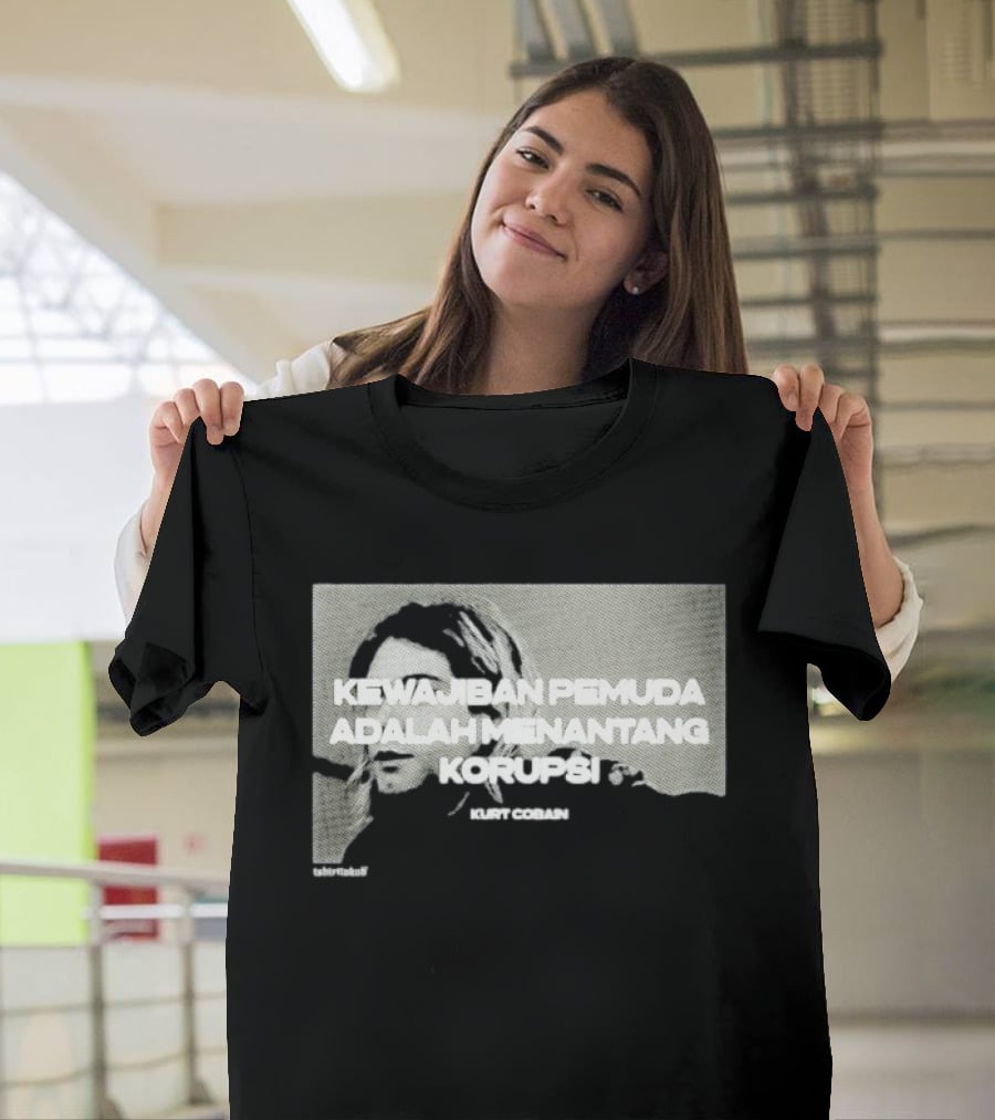 Kurt Cobain Kewajiban Pemuda Adalah Menantang Korupsi T-Shirt