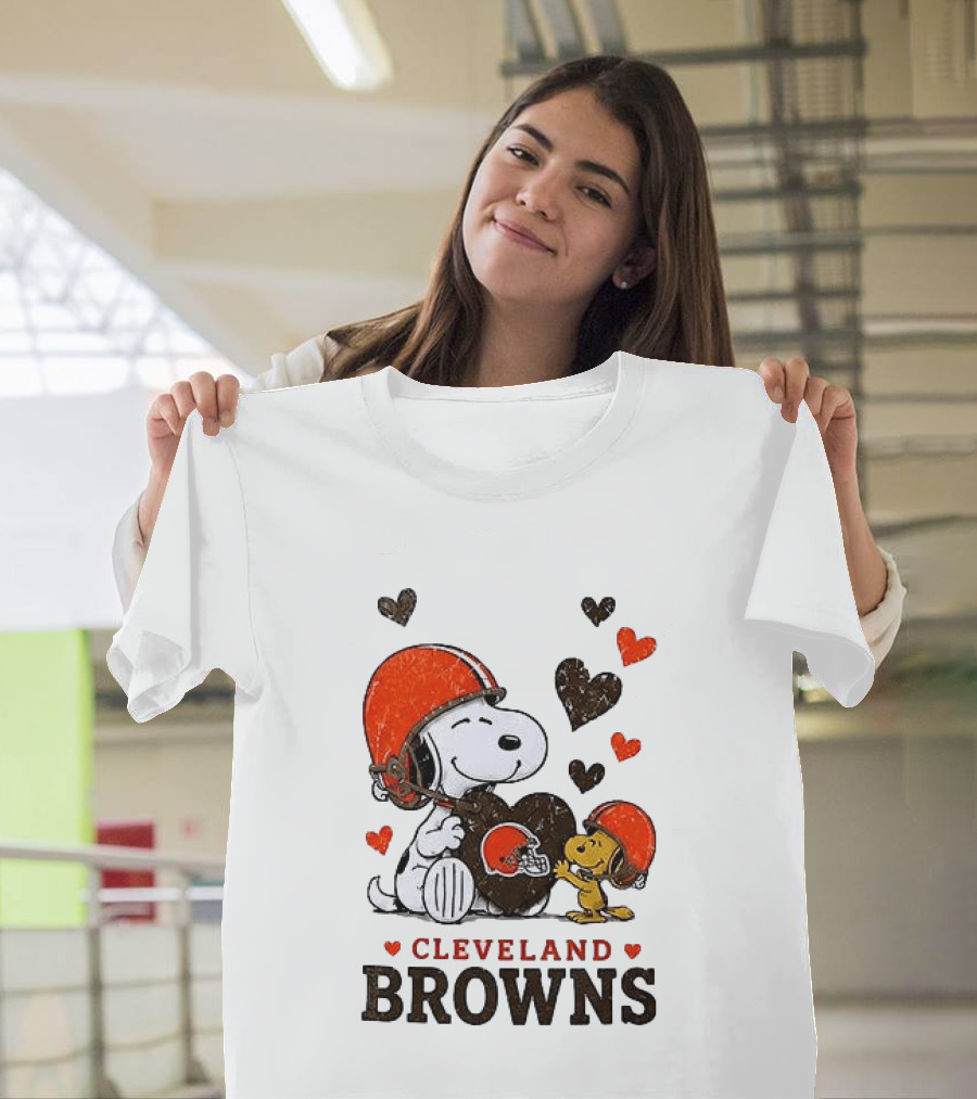 Cleveland Browns Peanuts Snoopy Woodstock Heart Helmets Love T-Shirt