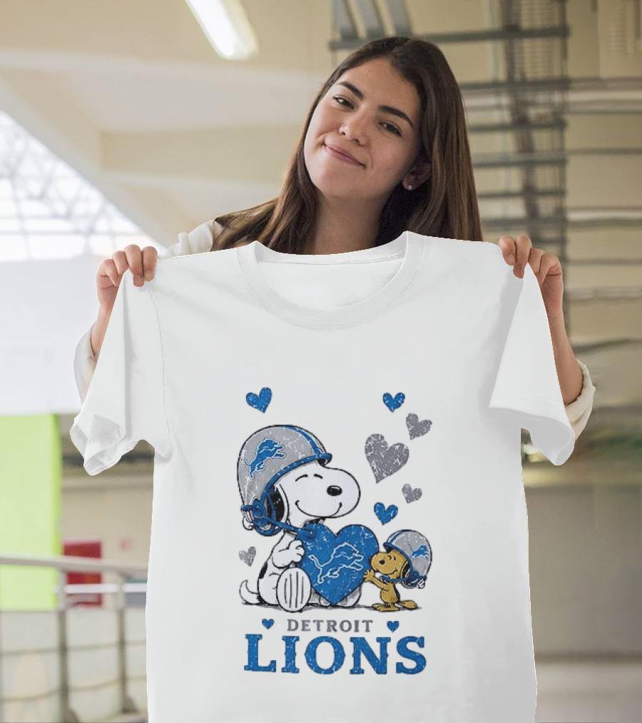 Detroit Lions Peanuts Snoopy Woodstock Heart Helmets Love T-Shirt
