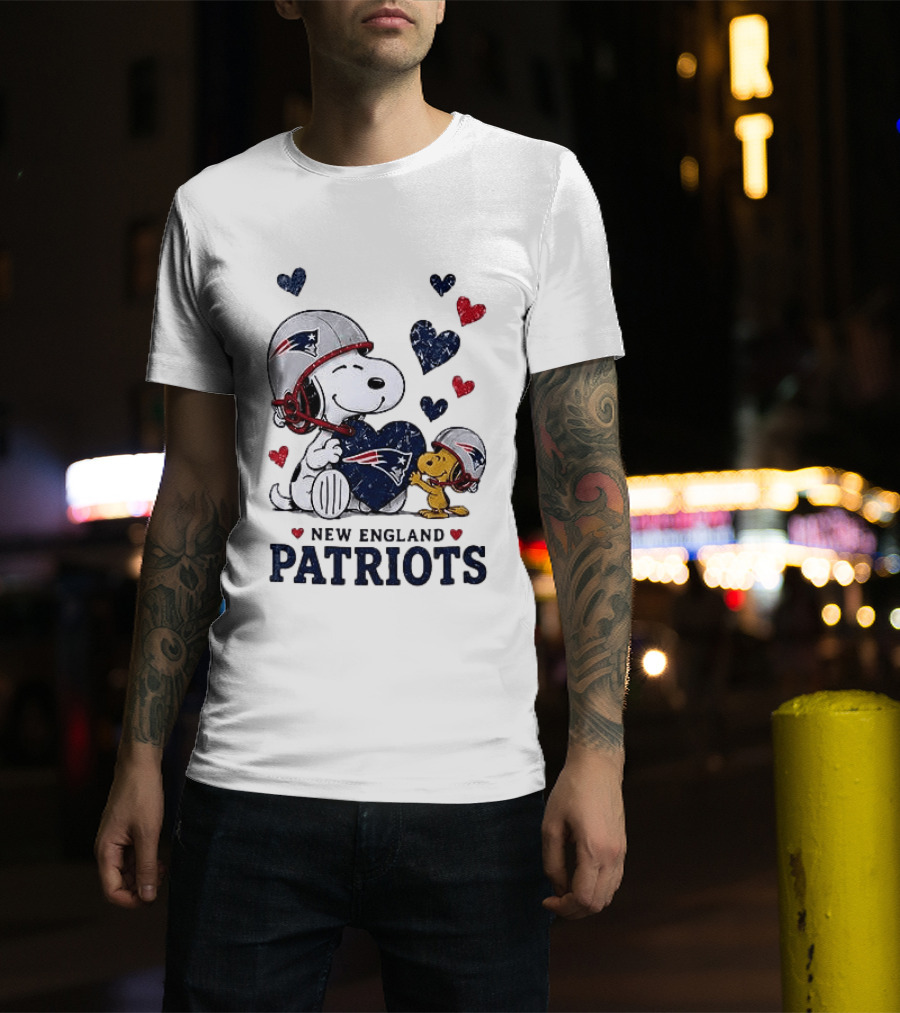 New England Patriots Peanuts Snoopy Woodstock Heart Helmets T-Shirt