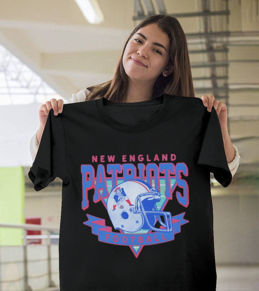 New England Patriots Football Vintage Helmet T-Shirt