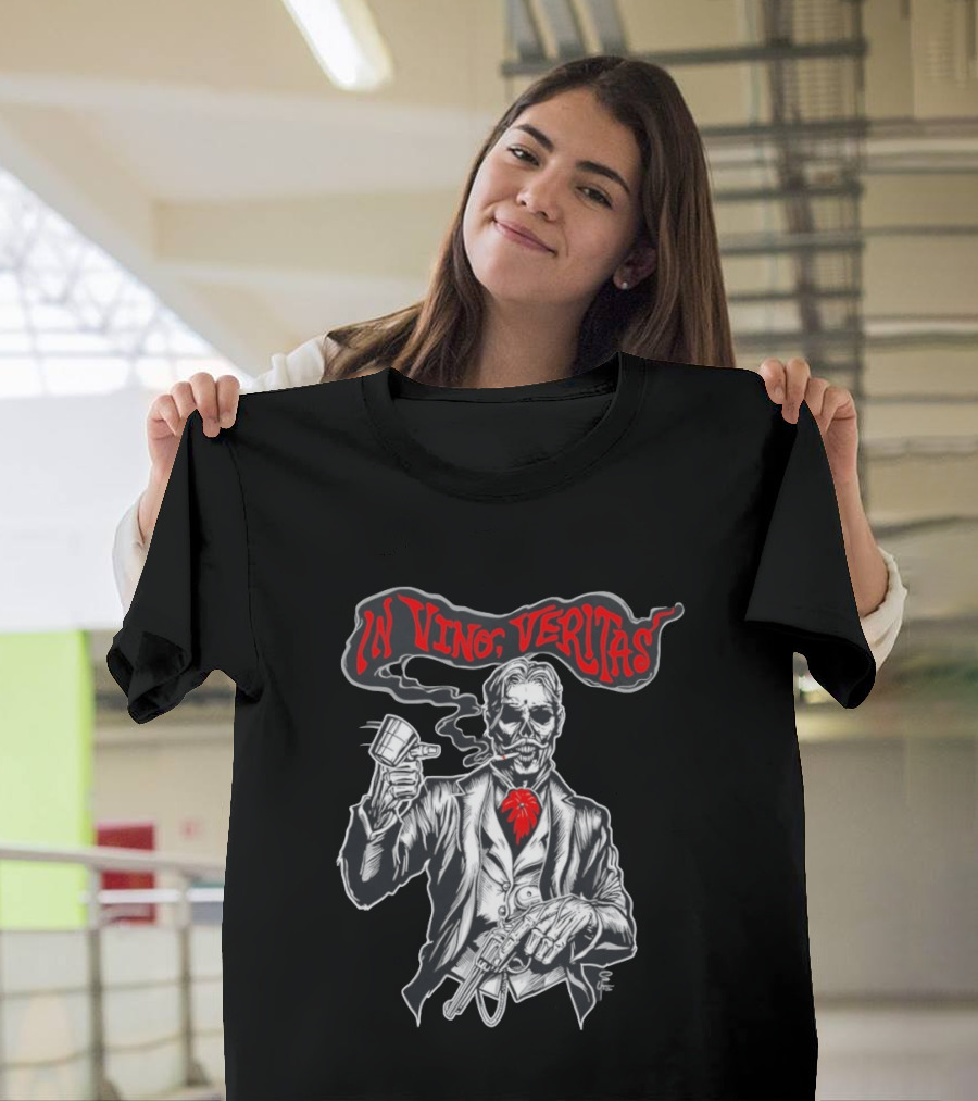 Skeleton Doc Holliday In Vino Veritas Smoking Gun Wine Cup T-Shirt