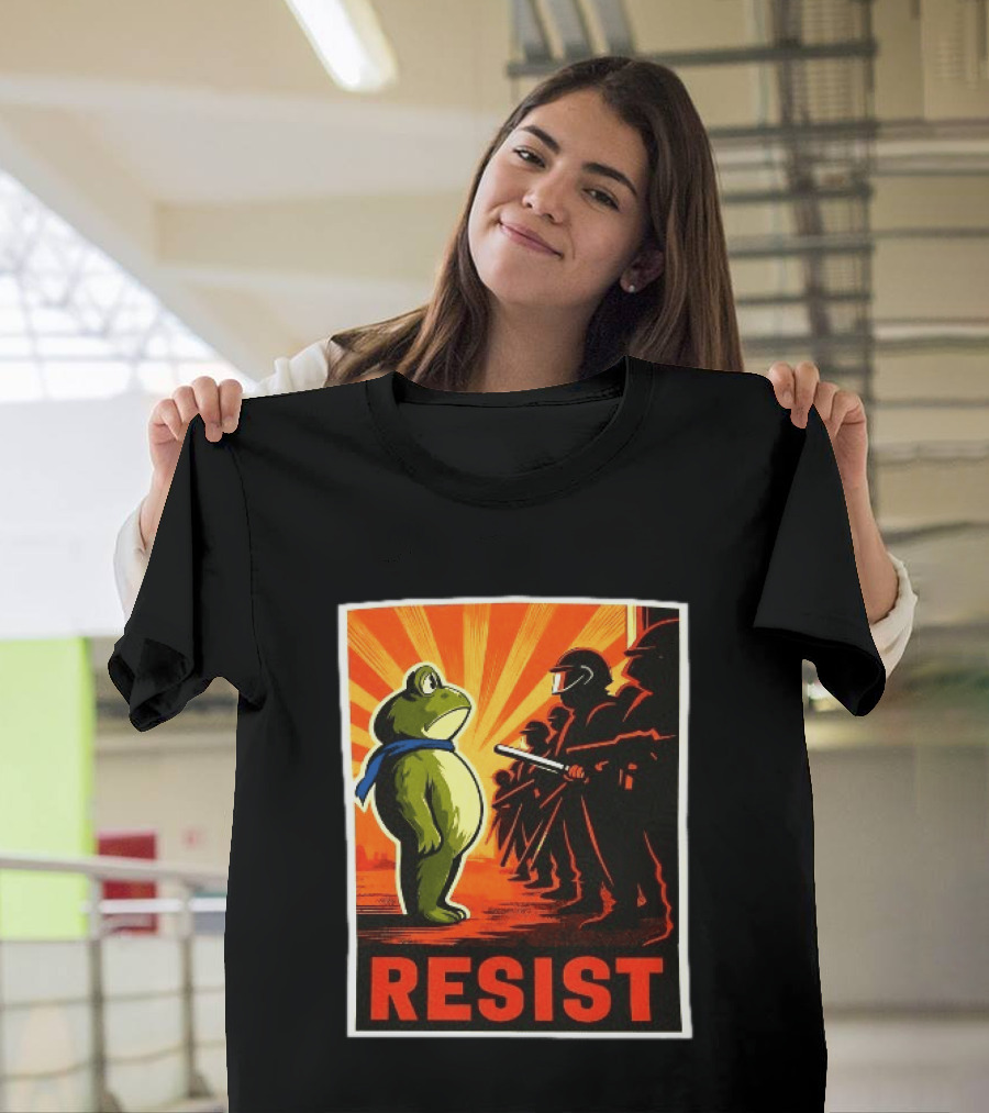 Resist Portland Frog 2025 Anti Fascism Protest Art With Frog And Riot Police T-Shirt