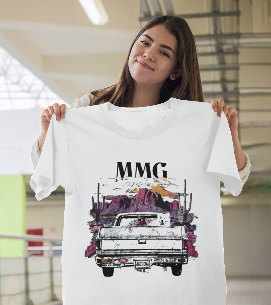 MMG Luna Vintage Car Desert Sunset Scene T-Shirt
