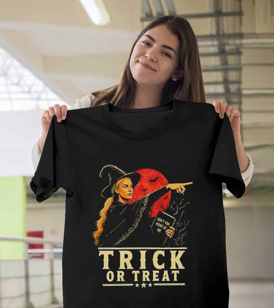 Witch Pointing Trick Or Treat Halloween 2026 T-Shirt