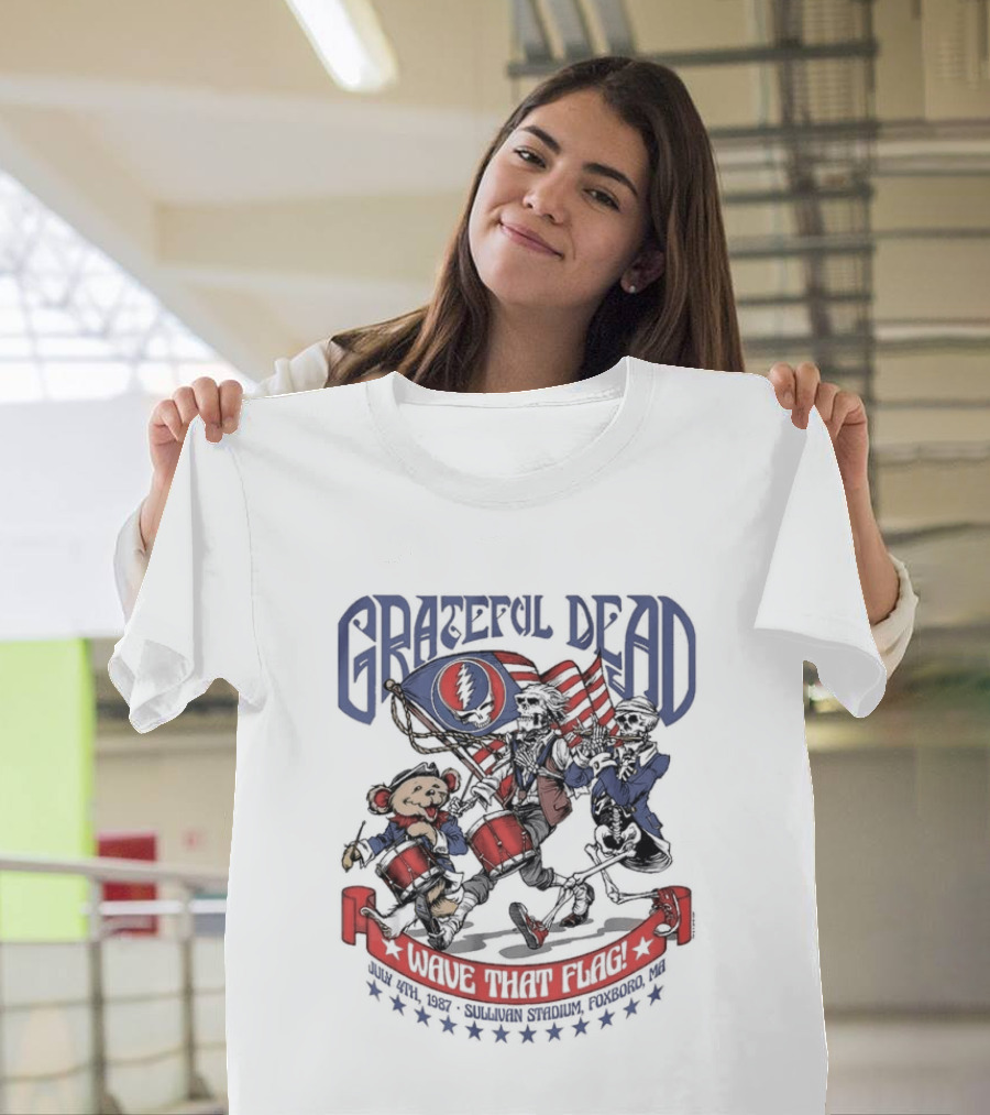 Grateful Dead Wave That Flag 4th Of July Sullivan Stadium Foxboro MA Bear Skeleton Jam Band Summer Concert T-Shirt