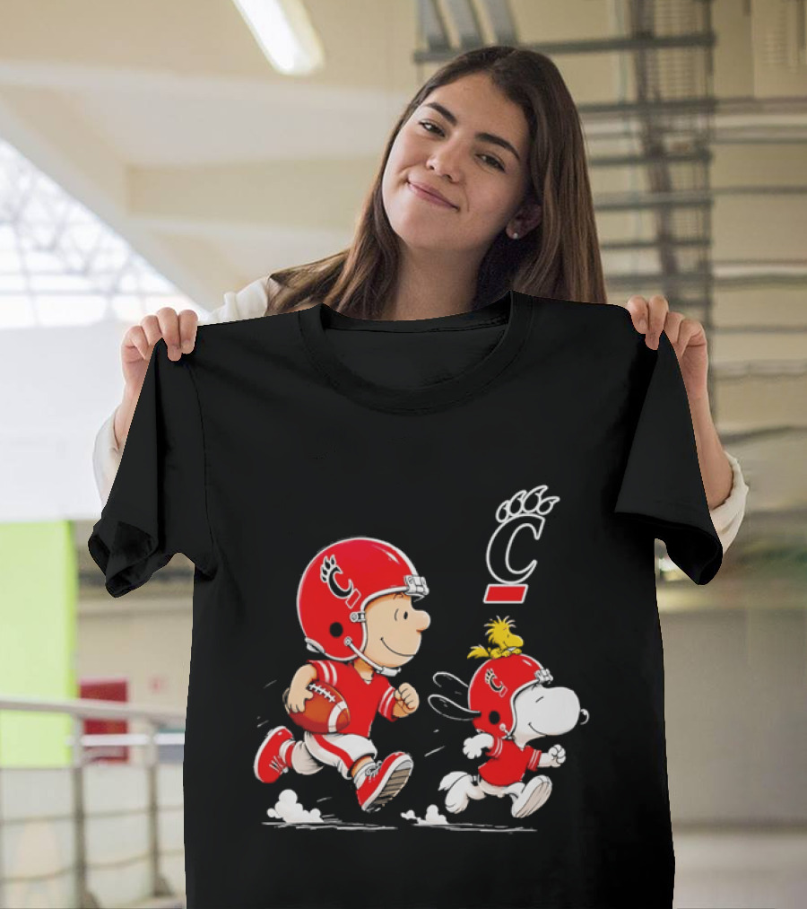 Charlie Brown Snoopy Cincinnati Bearcats Football Running T-Shirt
