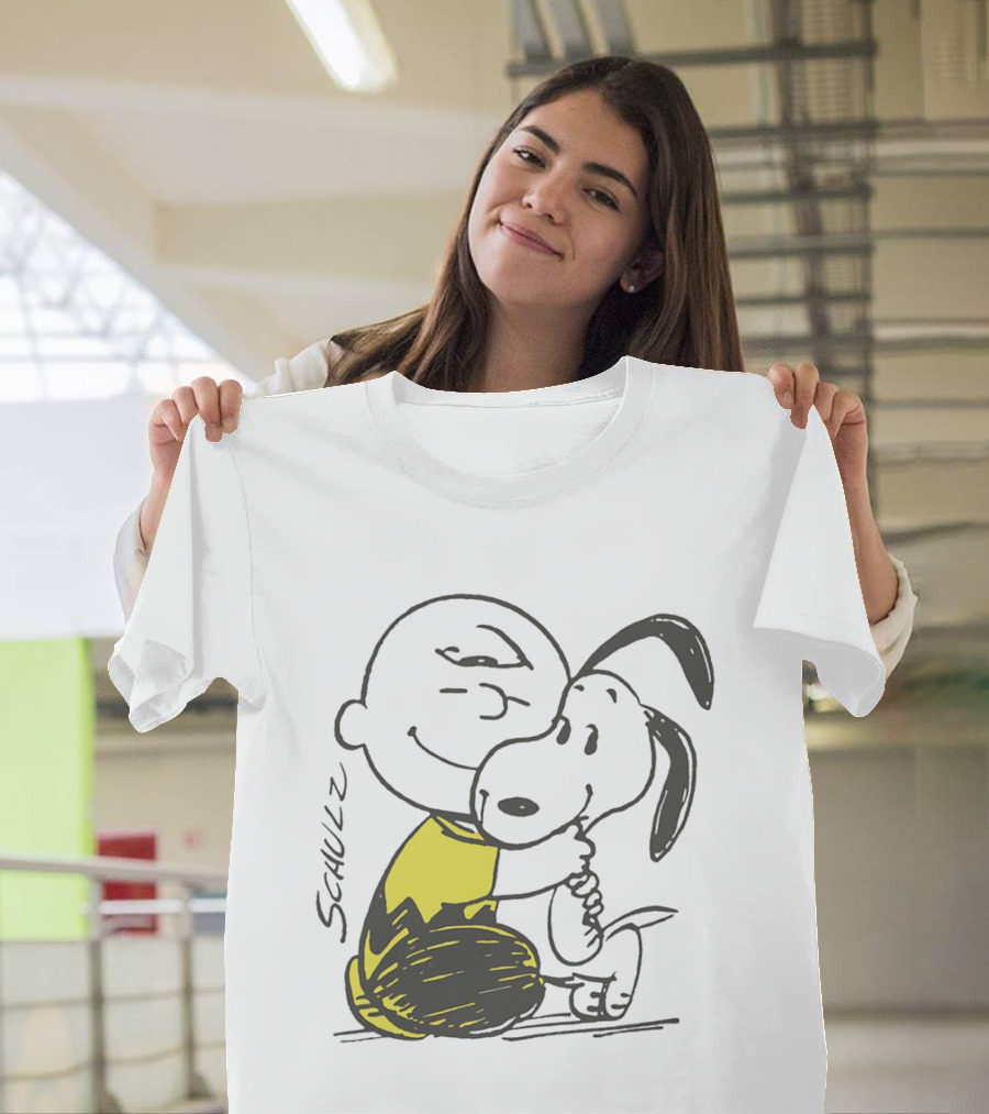 Schulz Charlie Brown Snoopy Hugging Classic Peanuts Friendship T-Shirt