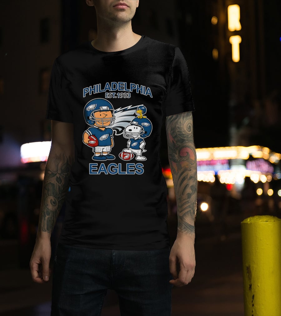 Philadelphia Est 1933 Eagles Charlie Brown Snoopy Football Team T-Shirt