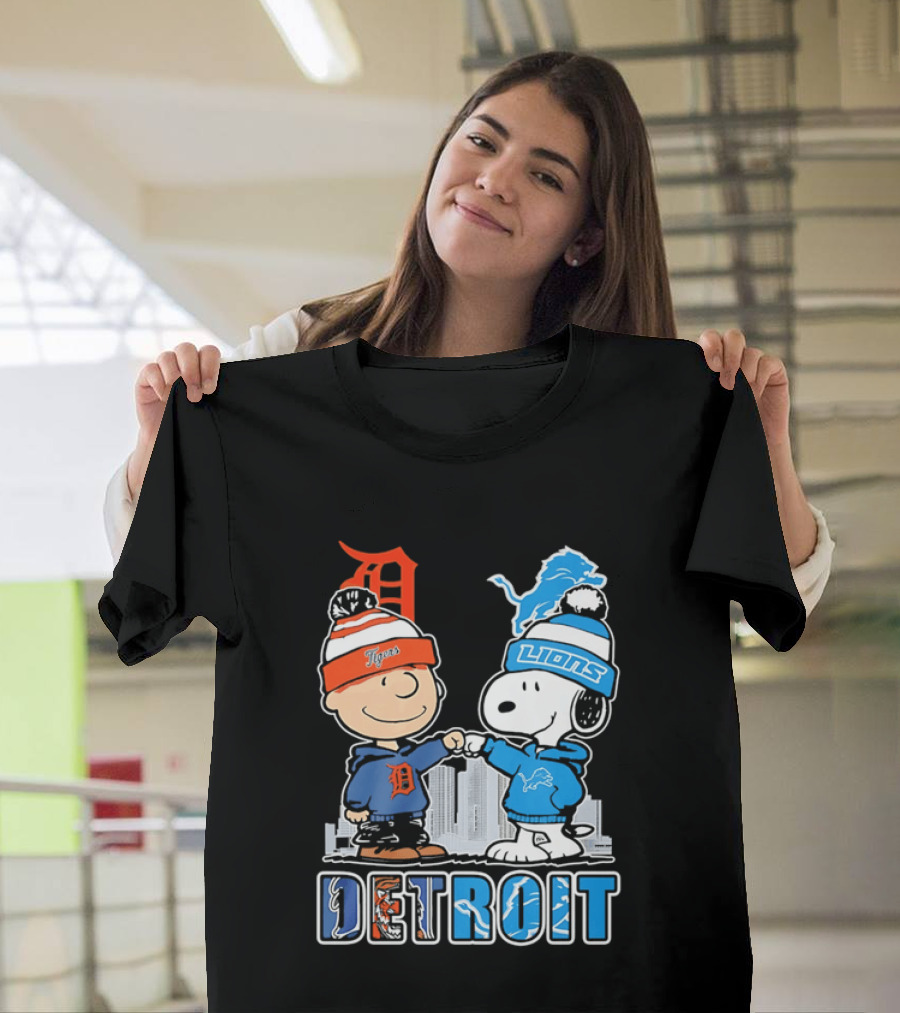 Charlie Brown Snoopy Detroit Tigers Lions Fist Bump Peanuts T-Shirt