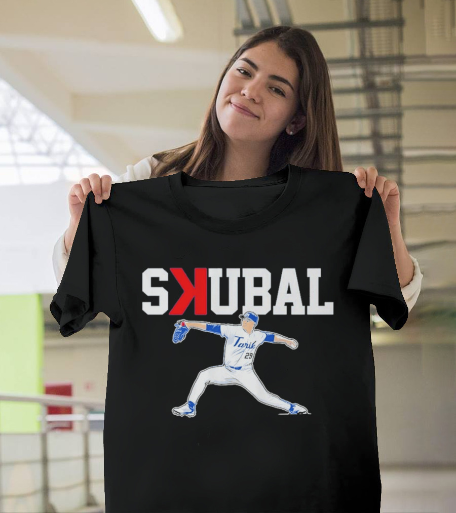 Tarik Skubal Pitching Pose Los Angeles Dodgers T-Shirt