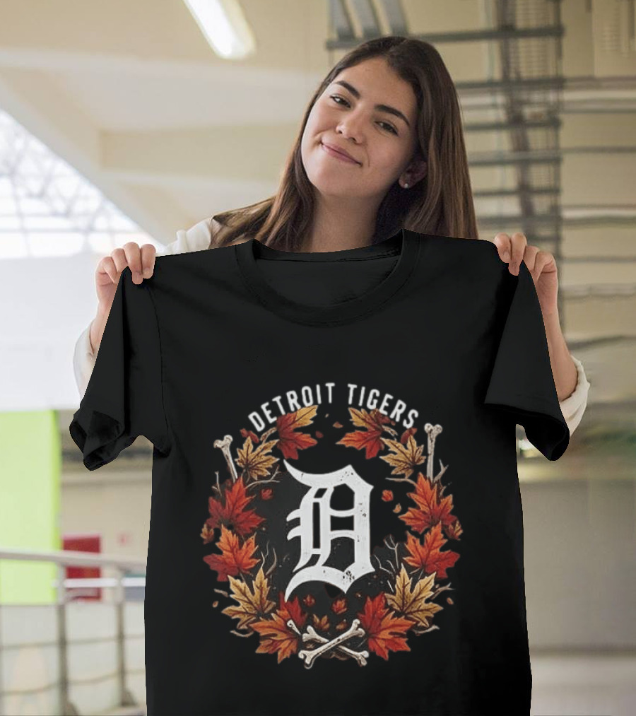 Detroit Tigers Maple Leaves Skull Crossed Bones Halloween Baseballs T-Shirt