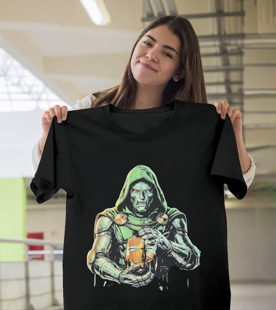 Doctor Doom Marvel Holding Broken Iron Man Mask Iconic Showdown T-Shirt