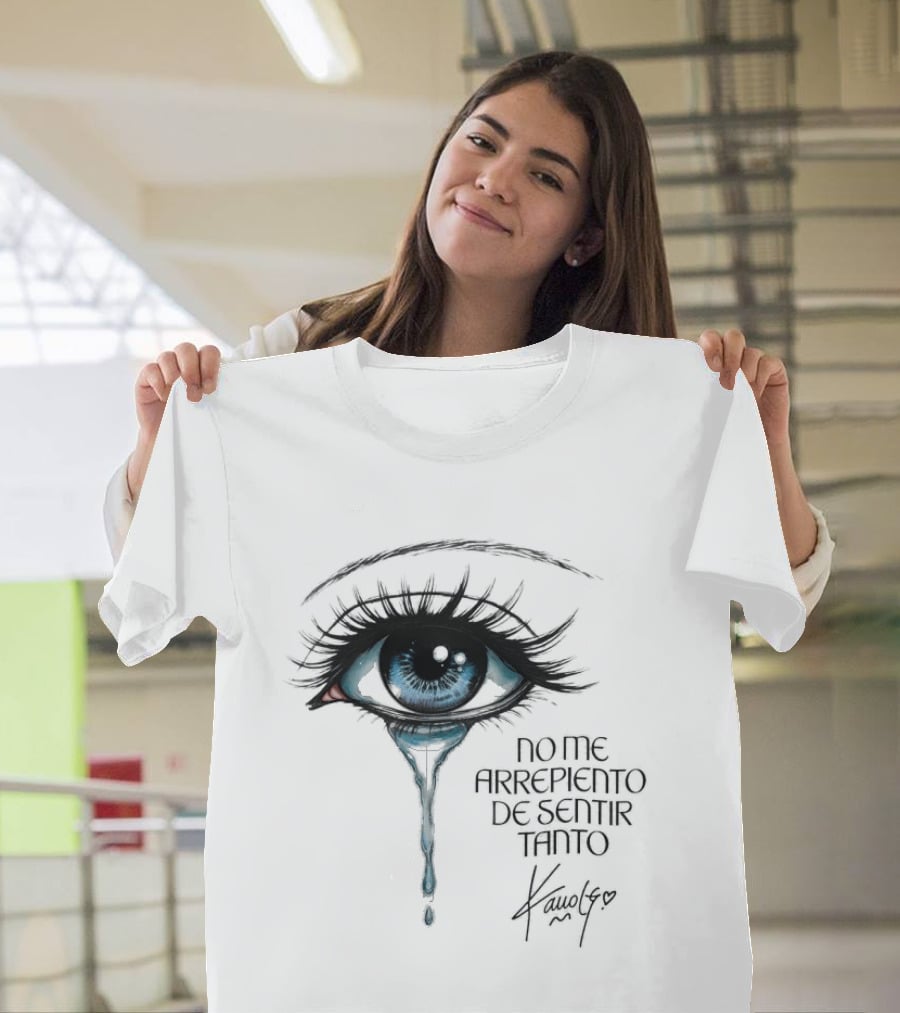 Karol G No Me Arrepiento De Sentir Tanto Crying Blue Eye T-Shirt
