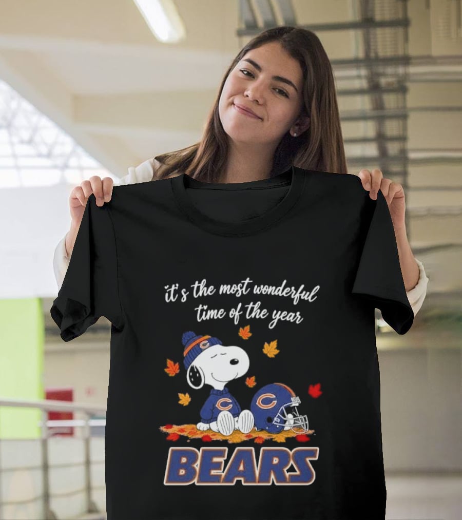 Chicago Bears Snoopy Most Wonderful Time Autumn Leaves Football Helmet T-Shirt