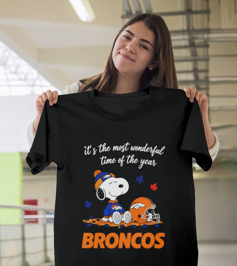 Denver Broncos Snoopy Its The Most Wonderful Time Of Year Autumn Leaves T-Shirt