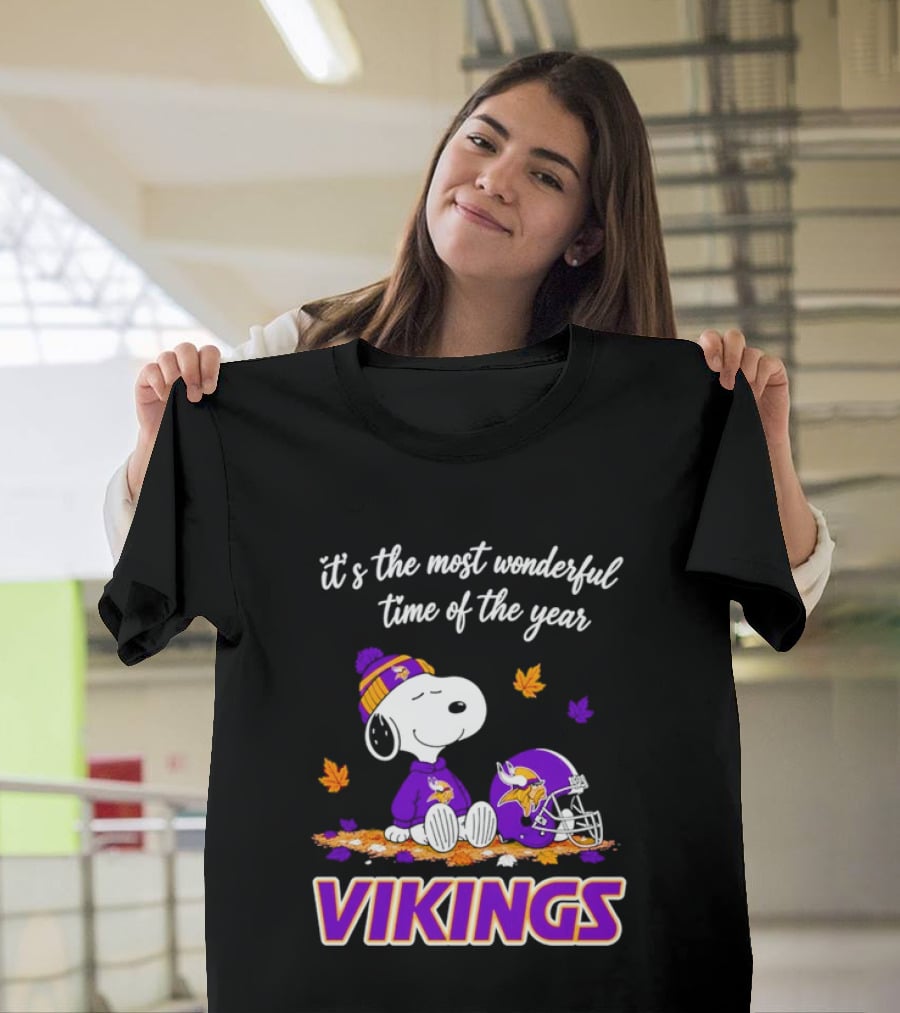 Minnesota Vikings It's The Most Wonderful Time Of The Year Snoopy Sitting Helmet Autumn Leaves T-Shirt