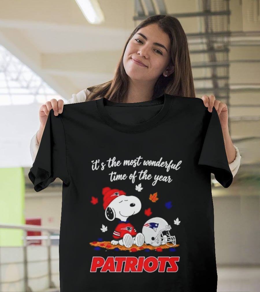 New England Patriots Snoopy It's The Most Wonderful Time Of The Year Autumn Leaves T-Shirt