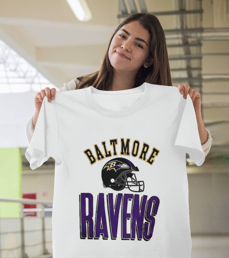 Baltimore Ravens Everyone Es Women's Sports Ravens Helmet T-Shirt