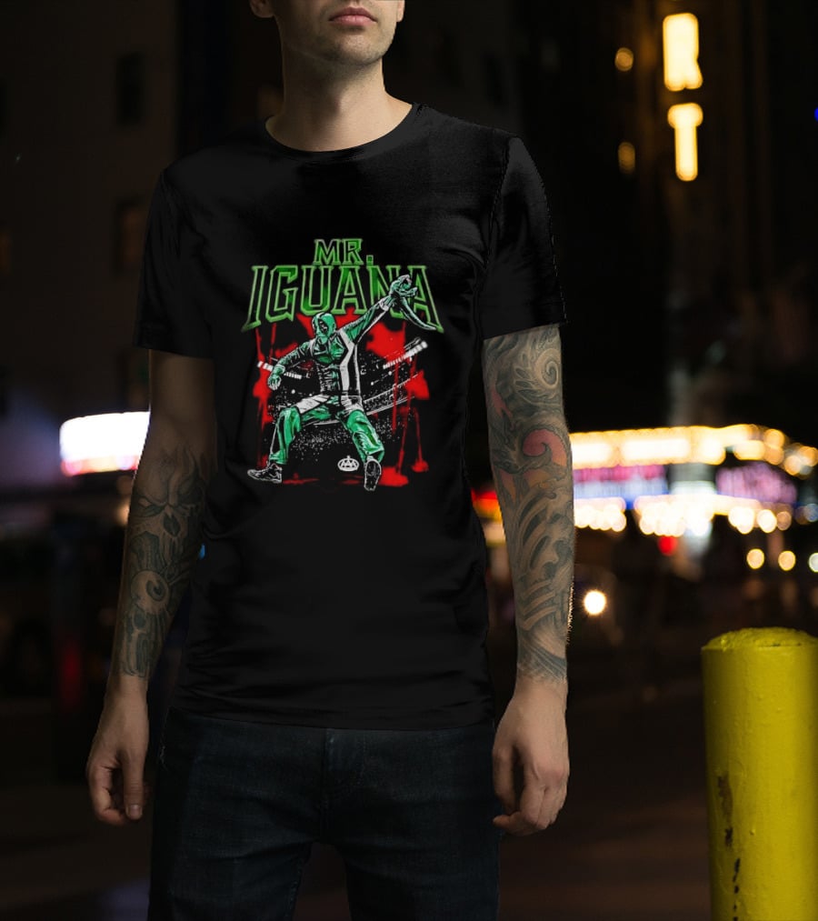 Mr Iguana Masked Wrestler With Lizard Puppet AAA Red Paint Splatter T-Shirt