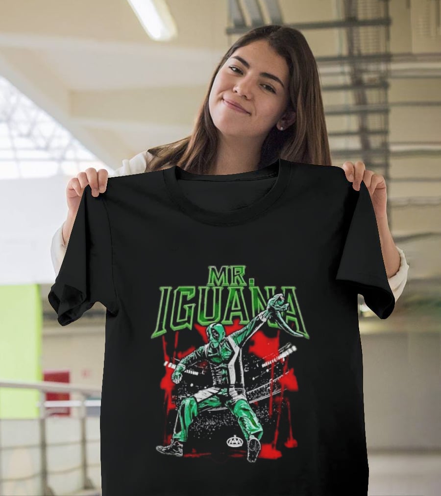 Mr Iguana Masked Wrestler With Lizard Puppet AAA Red Paint Splatter T-Shirt