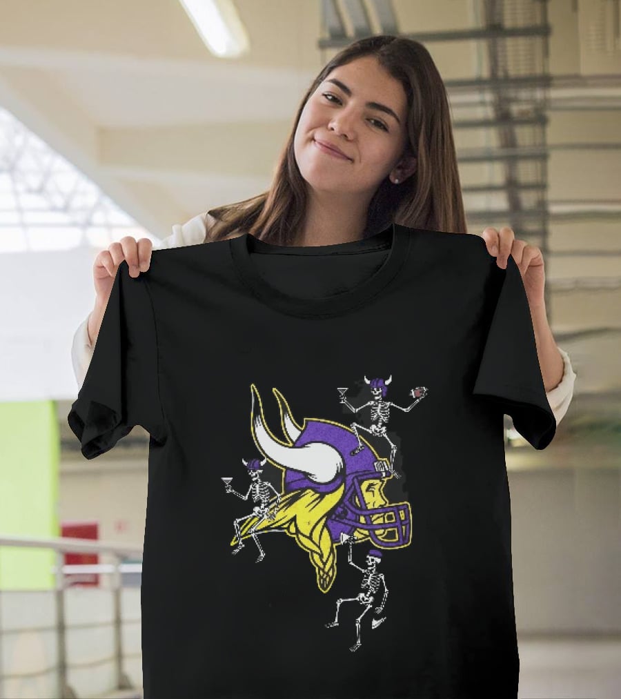 Minnesota Vikings Skeletons Cocktails Football Distressed Axe T-Shirt