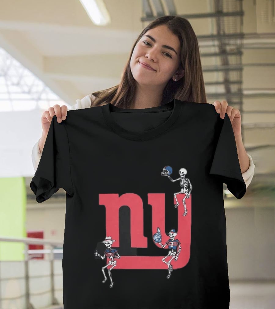 New York Giants Skeletons Dance With Football Helmets T-Shirt