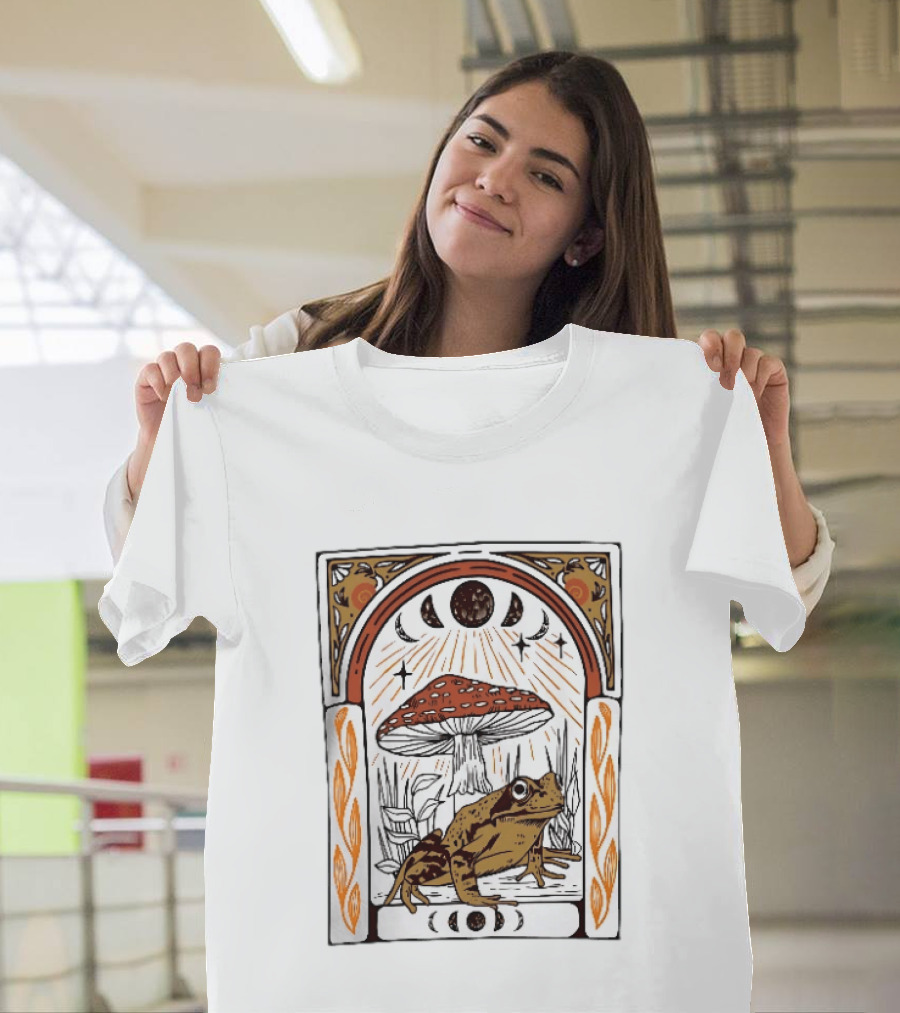 Toad With Amanita Mushroom And Celestial Moon Phases Tarot Aesthetic T-Shirt