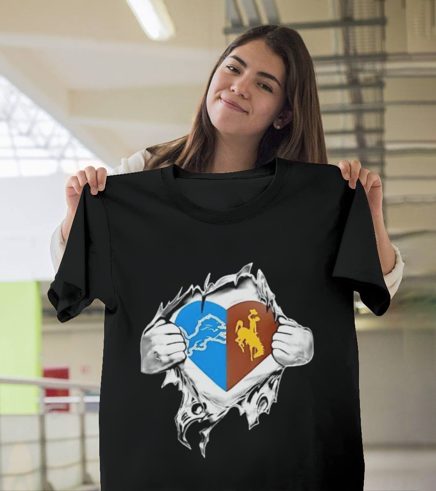 Detroit Lions Wyoming Cowboys Heart Ripped Skin T-Shirt