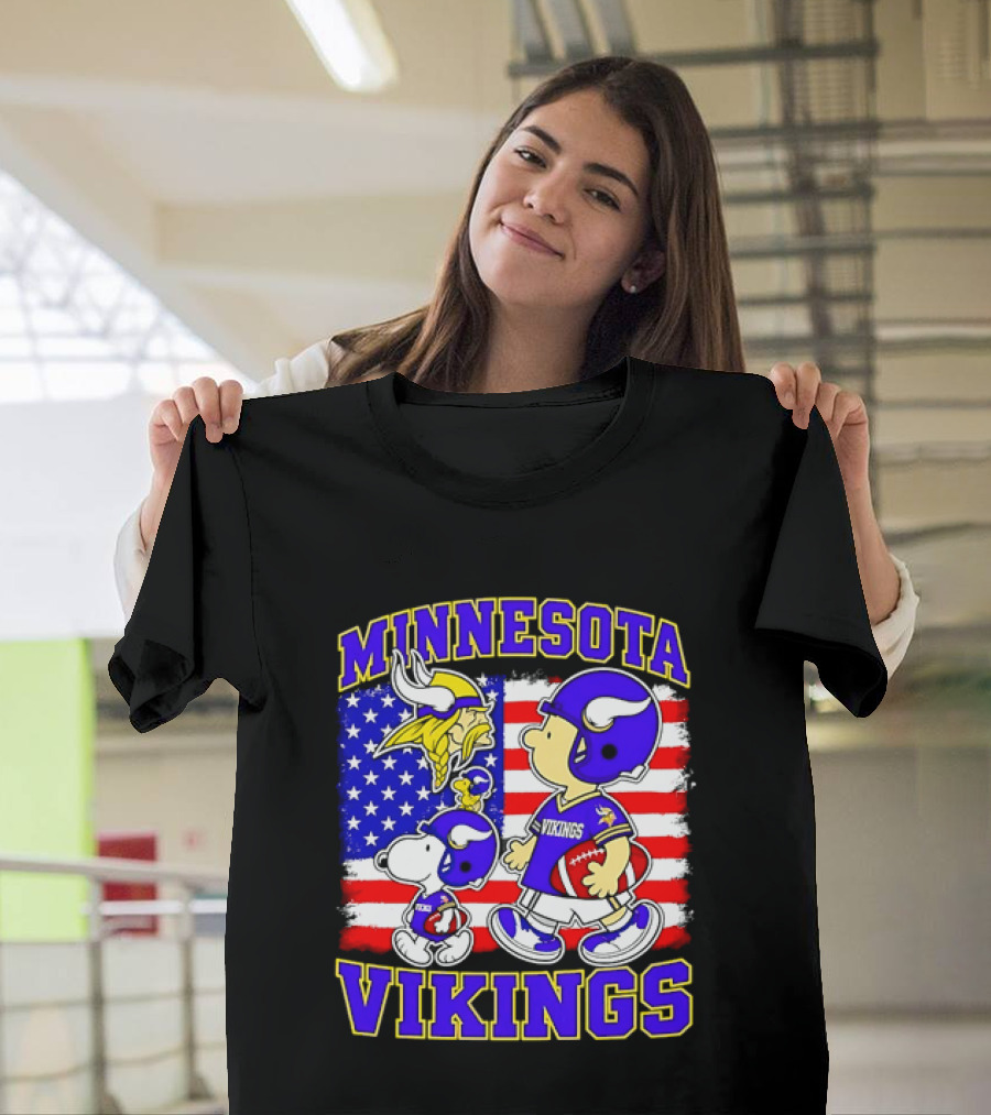 Minnesota Vikings Snoopy Woodstock American Flag Football 2026 T-Shirt