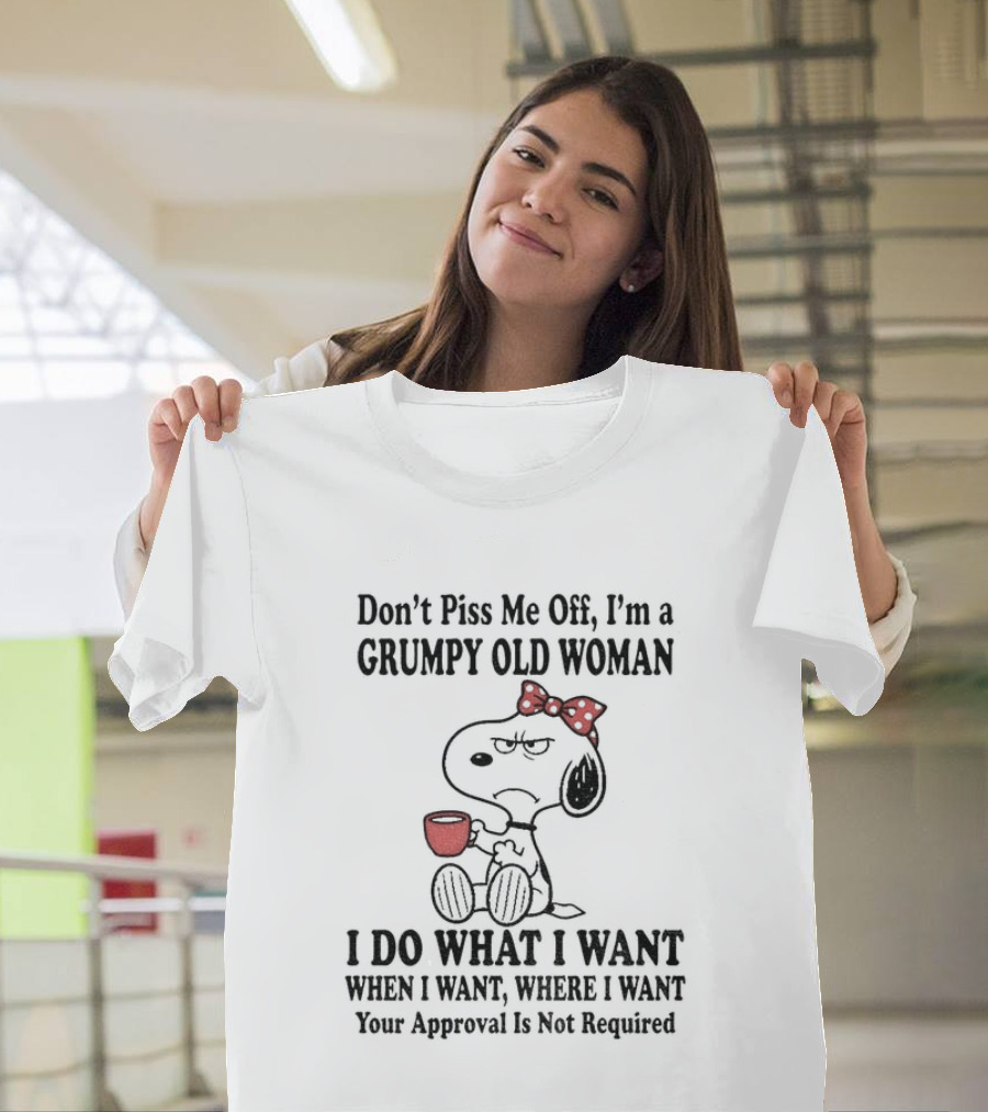 Snoopy Dog Cartoon Don't Piss Me Off I'm A Grumpy Old Woman I Do What I Want Approval Not Required T-Shirt