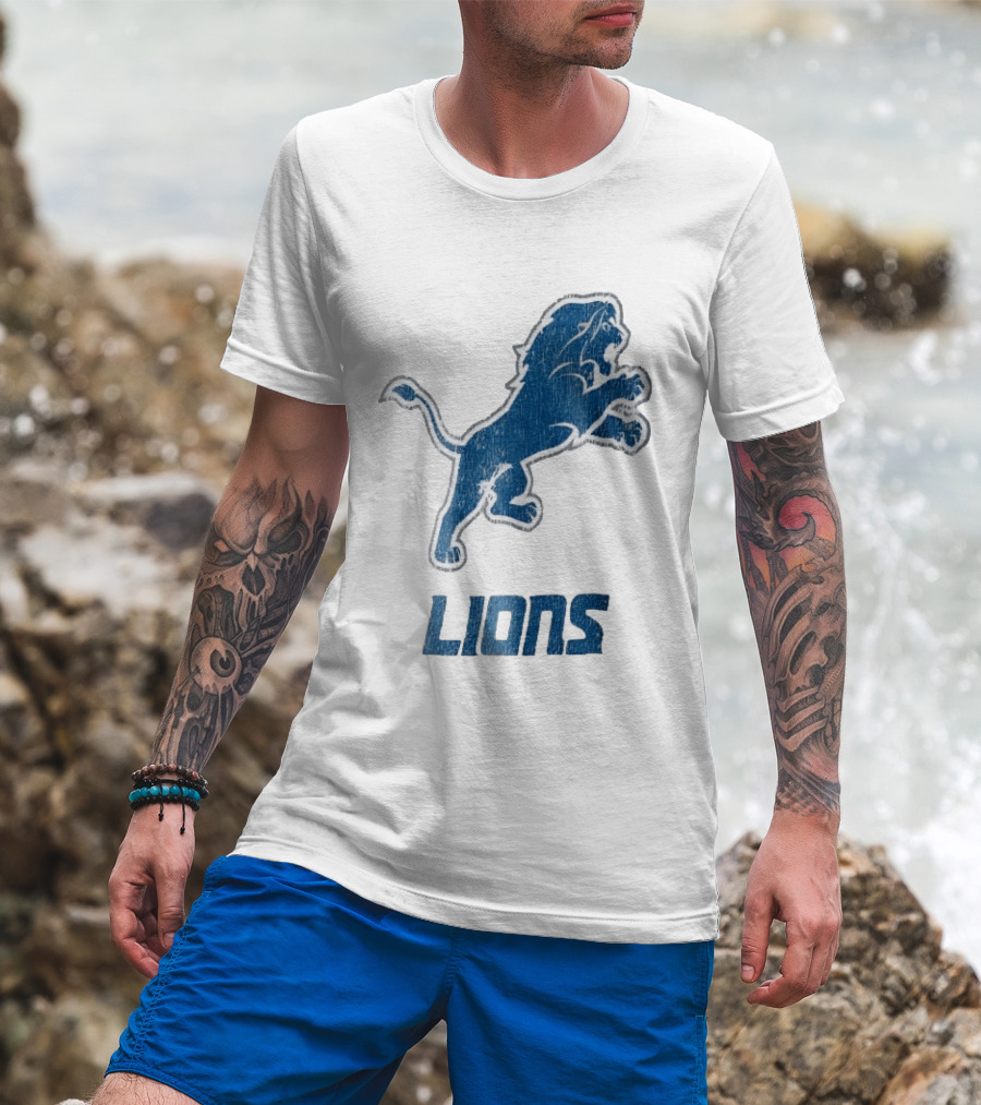 Detroit Lions Distressed Blue Leaping Lion Vintage Team Spirit T-Shirt
