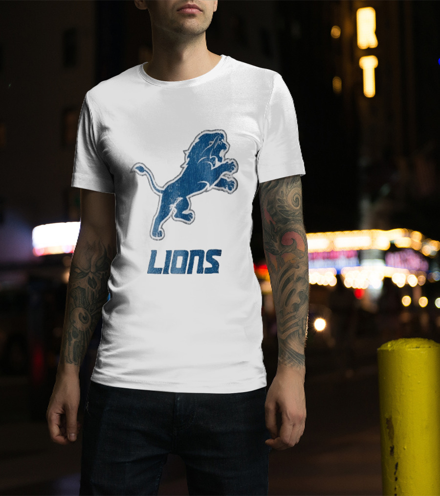Detroit Lions Distressed Blue Leaping Lion Vintage Team Spirit T-Shirt