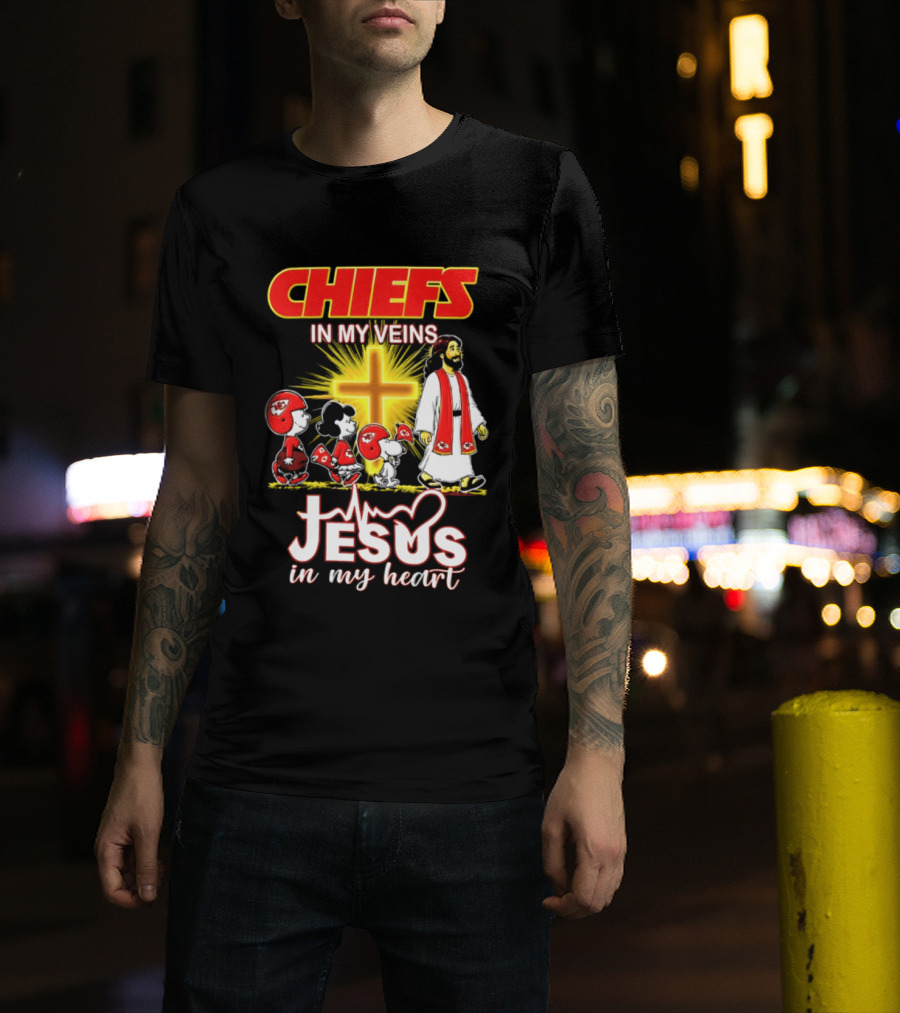 Chiefs In My Veins Jesus In My Heart Snoopy And Charlie Football T-Shirt